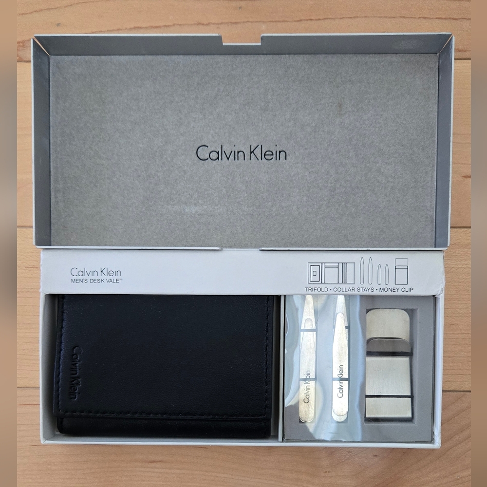 Calvin Klein Men's desk valet